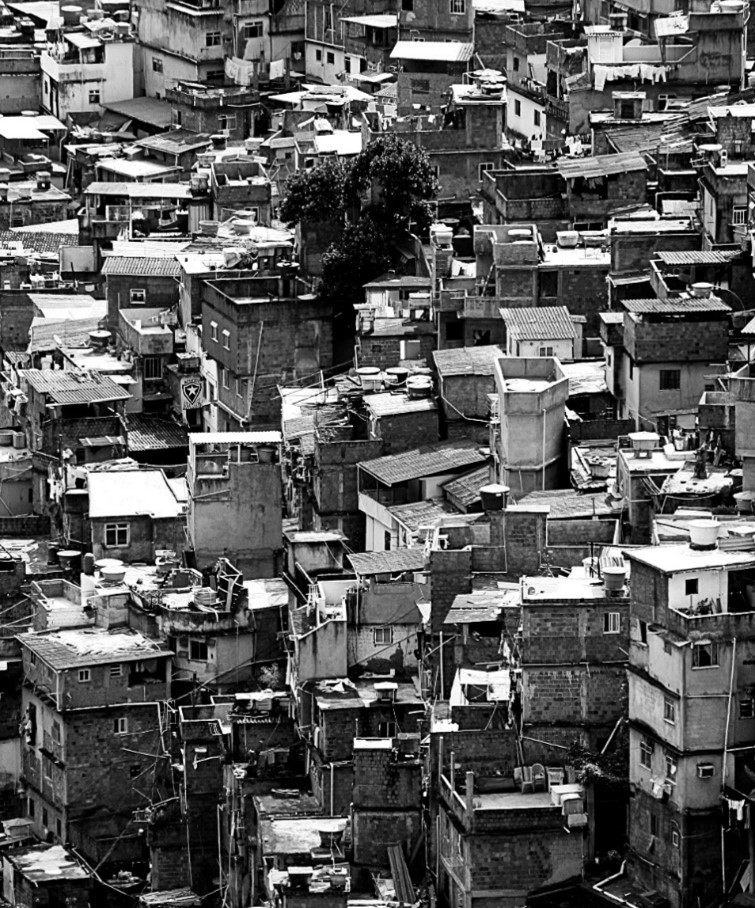 Figure 4. Aerial photograph of Rocinha favela in Rio de Janeiro. Photo: Fabio Venni, London, UK, 2006. Accessed at: https://commons.wikimedia.org/wiki/File:Rocinha_in_black_and_white.jpg
